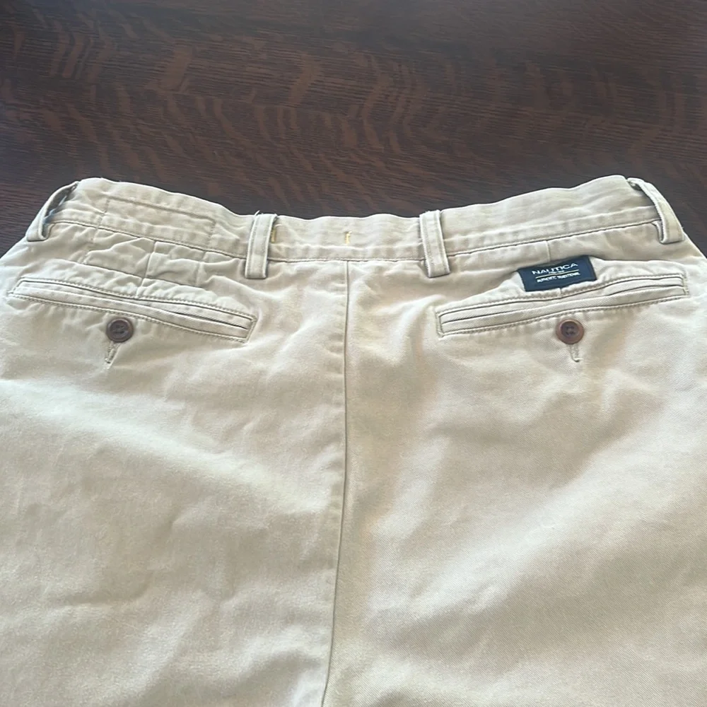 Nautica Rigger Shorts. Size 32 Mens. Tan khaki. Hiking outdoors lake
